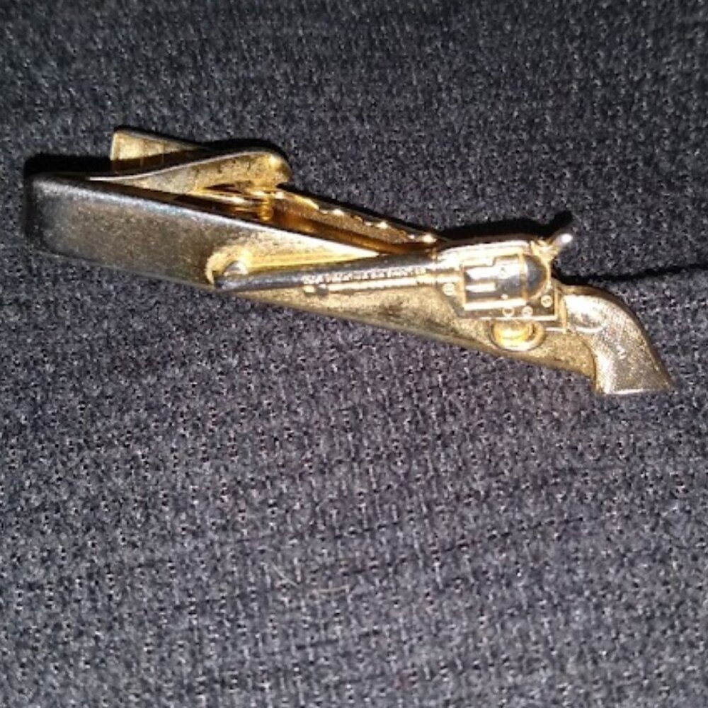 Gold tone Colt frontier peacekeeper tie clip.